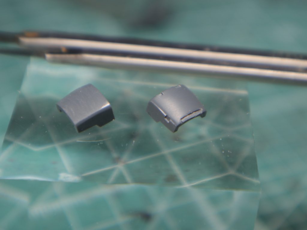 手の甲もタガネでディテールアップ