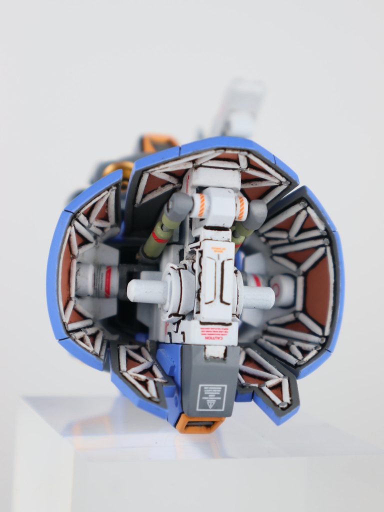 ～スカート部分～

装甲裏を建築などによく用いられるトラス構造にして強度があるように見せかけてます
よく目立つようにあえてホワイトで塗装