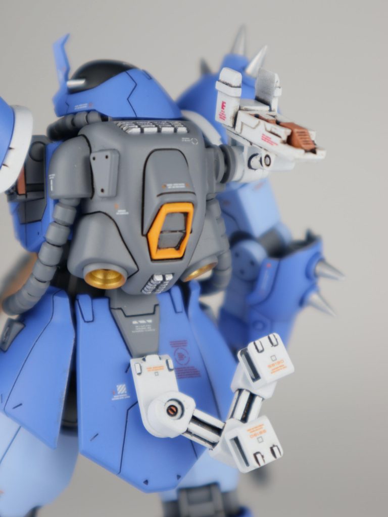 ～バックパック～

バックパックの一部をシイタケ放熱フィンに改造
サーベルマウント、ショットガンマウントは可動式です