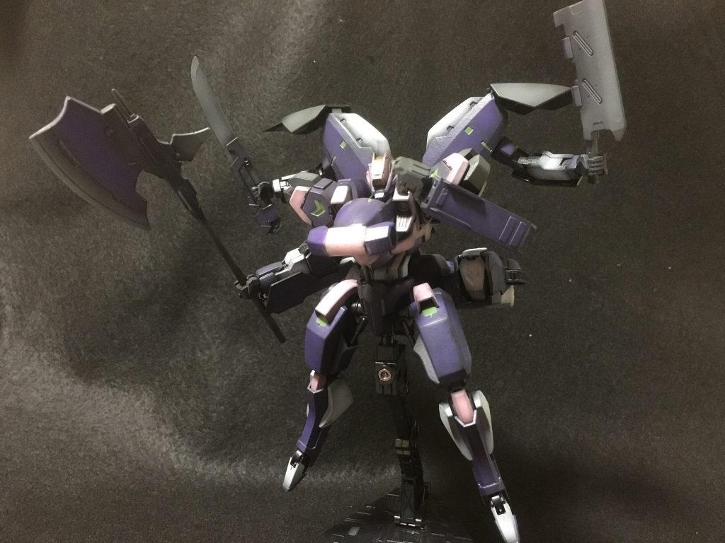 4本腕で 接近戦。