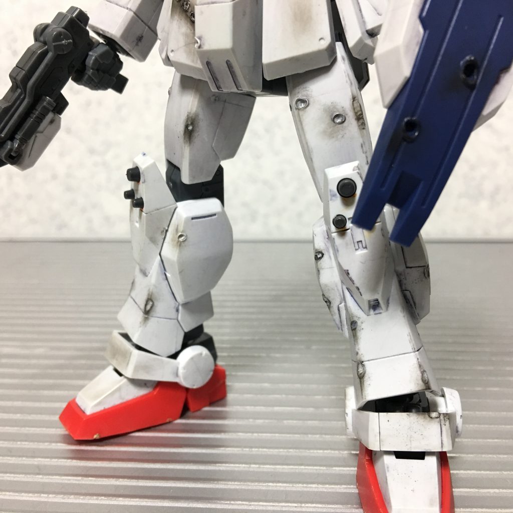 下半身も同様にダメージとウェザリングを施しています。