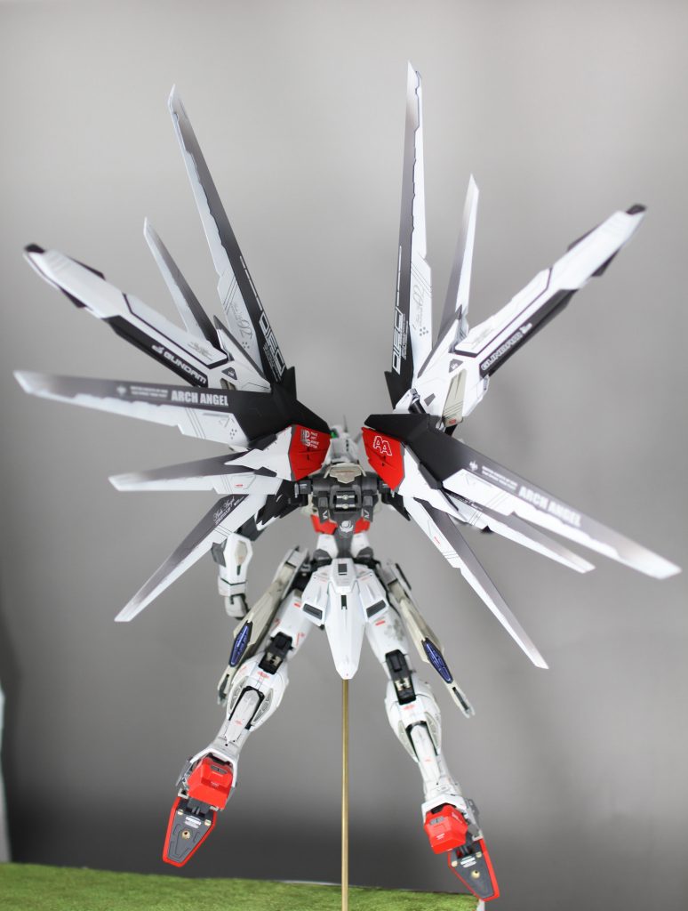 ウイングはほんのりグラデ塗装しています。