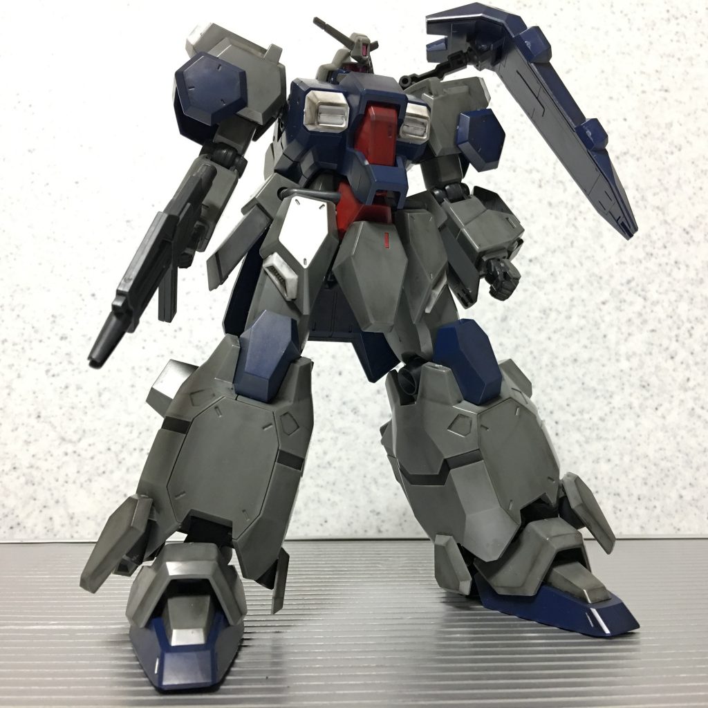 (   。・v・。)ﾉ 今回はリアルタッチマーカー（リアルタッチグレー３）によるウォッシングをメインにウェザリングマスター（スス）を組み合わせて「汚し」を施しています。
肉眼だとかなりはっきりした汚れ具合になっているのですが、写真で見るとややおとなしめになってしまいました・・・。(   ﾉ；￣v￣。)