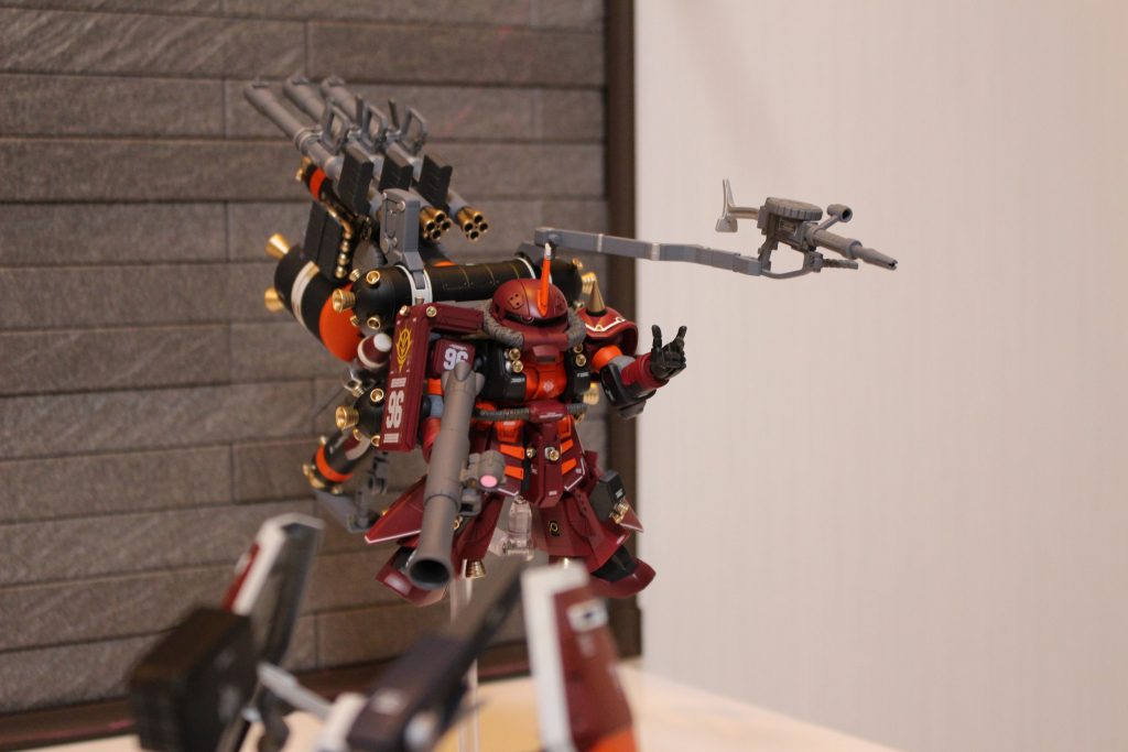 サブアームからのマシンガン受け取り!
そこにFAガンダムの影が (´・ω・`)