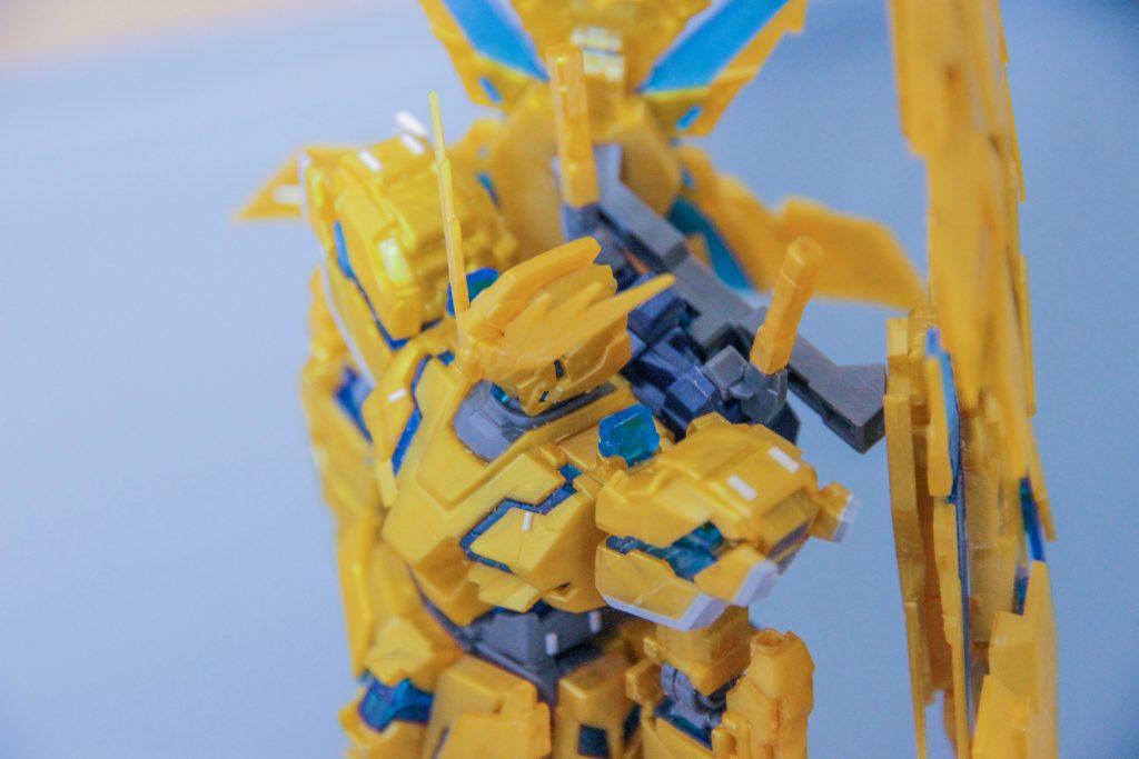 全身にプラチップディテを。あとは肩アーマーを縦横1mmずつ幅増ししています。