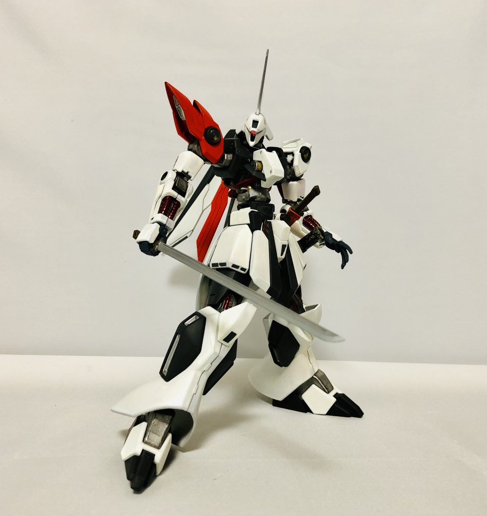 機装兵フロズ・ヴィトニル同盟の機兵技師ダライアス・アームストロングが設計した機兵。特徴的な形状をした指揮管制装置を搭載している。軍団の指揮を取ることに機能が特化されており、武装は最小限の二本差しの刀のみ。