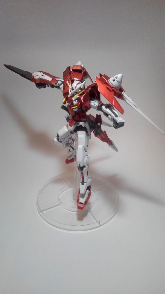 というわけでガンダムエクシアリペア2とダブルオーダイバーエースをミキシングしてメタリックレッド中心に塗装してみました。
ツインドライブは擦り合わせて3ミリ棒?で接続してます。意外と安定していじれますw