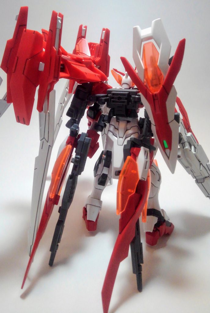 本体後方。本来あったウイング基部に3ミリ穴のジョイントパーツを接着。そこにシールドとBWSを接続しています。サイドアーマーもキットのパーツとかアームアームズとかのジョイントを使ってマウント出来るようにしました。とにかく強引でしたが、思いの外まとまりました。ホントはスタンドで飾った方が絵になるのでしょうがヘタリが怖いので接地で飾っていますw以上です。ご覧頂きありがとうございました。