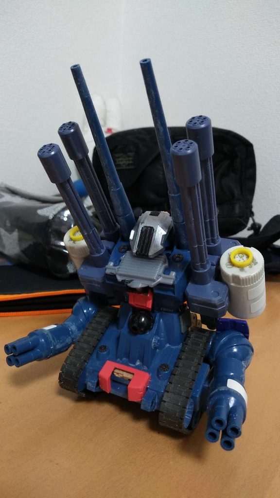 塗装前の状態。ほぼガンタンクそのままにいろいろパーツを貼っていっただけですw