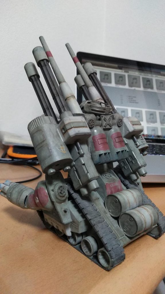 塗装はアクリジョン、水性ホビーカラー、シタデルなどすべて水性塗料の筆塗り。
各パーツもすべて接着してからおもむろに塗ってます。
汚しはリアルタッチマーカー、ウェザリングマスターなどでお手軽に。