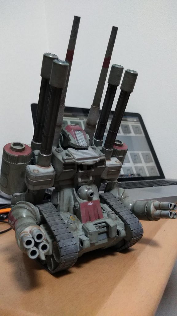 両脇のガトリングは1/100サーペントカスタムのものです。
ガンタンクは1/144ですが、ガタイがいいのでサイズ感はピッタリでしたね。