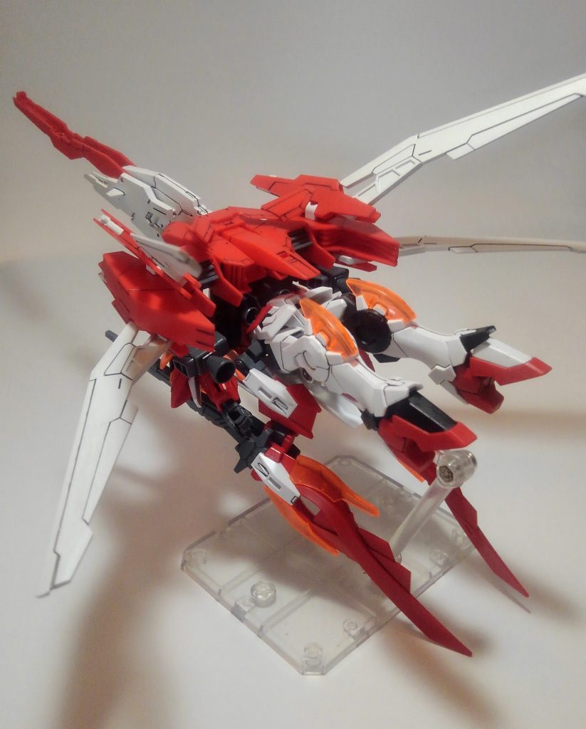 後方より。形はある程度固定しますが、強引な組み替えもあってキレイに形取るのはなかなか大変に。