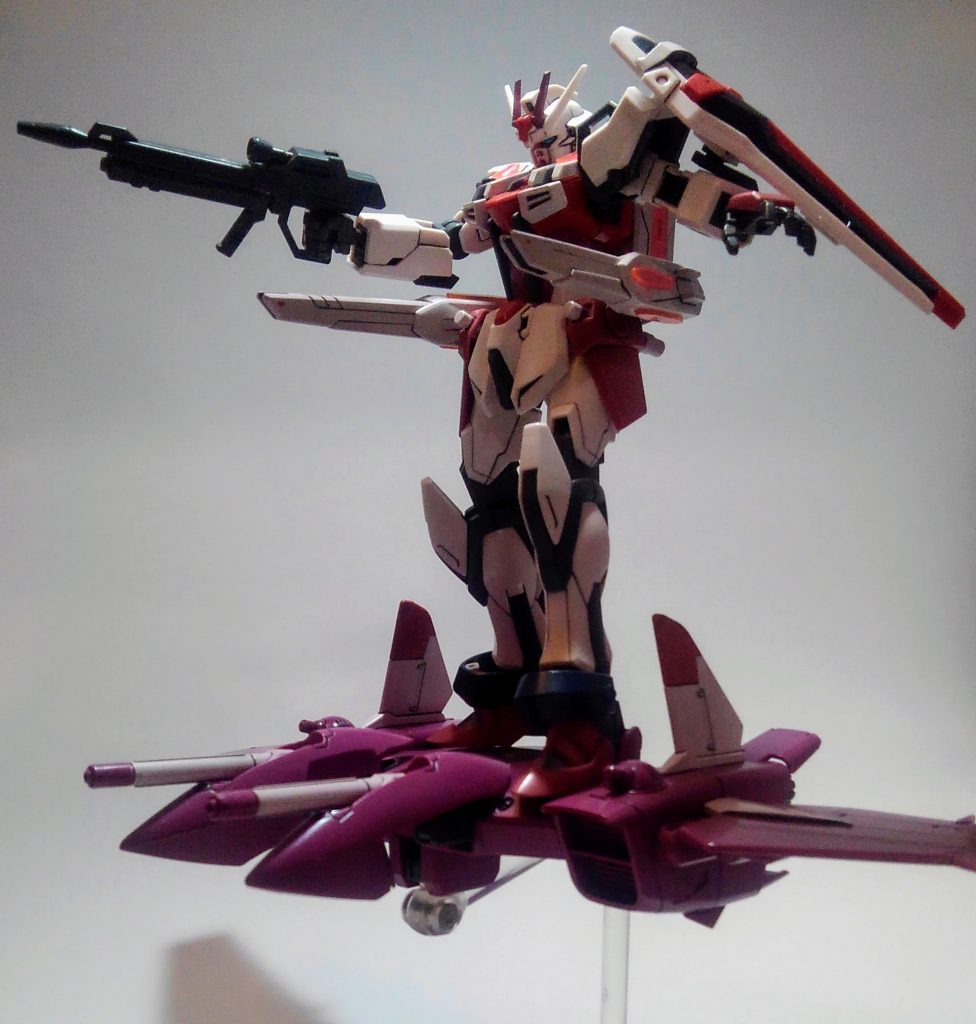 というわけで、そのままのミキシングですwジャスティス部分はHG・リフターは旧1/100を一部加工して装備させやすくしました。やっぱりファトゥムはでかくなきゃ、ねぇ?なので余裕で乗れます。また、火力アップと接続部分、切り札の為にユニバースブースターを使用しています。