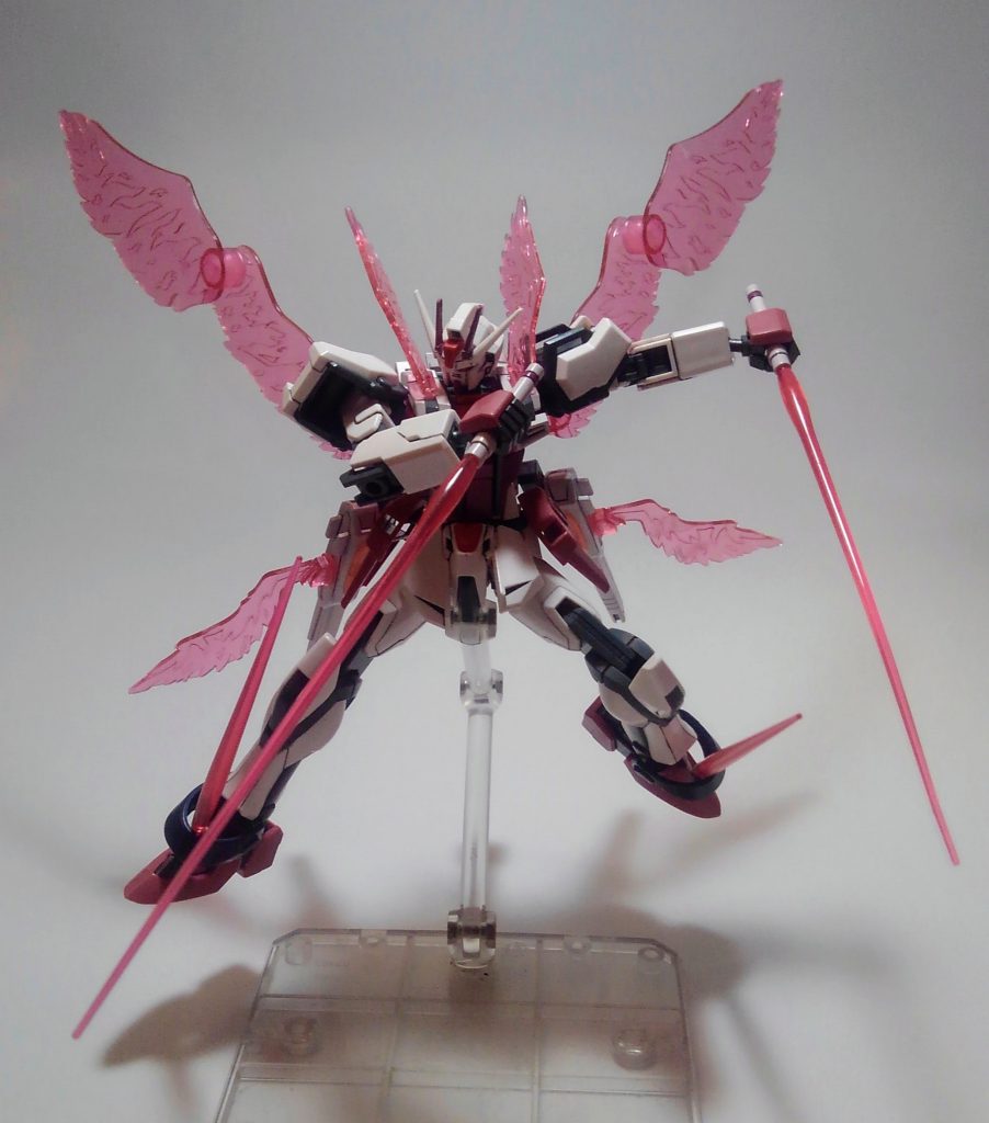 そして切り札のピンクまみれです(笑)このためにトライオン3のエフェクトパーツを取り寄せました!!ジャスティスから拝借した足首にサーベル穴になるジャンクパーツを接着。インジャぽさを入れてみました。