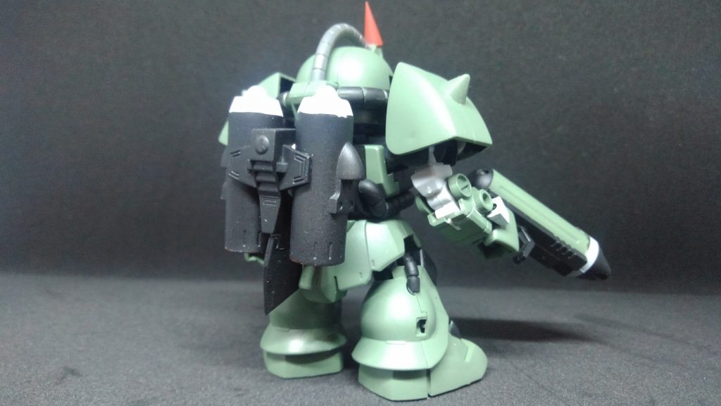 背中の推進装置は位置関係からほとんどポン付け状態です、下側のフィンは左右に稼動します。
よく見るとわかりますが腰は前後逆になっていますがミテハイケナイ...