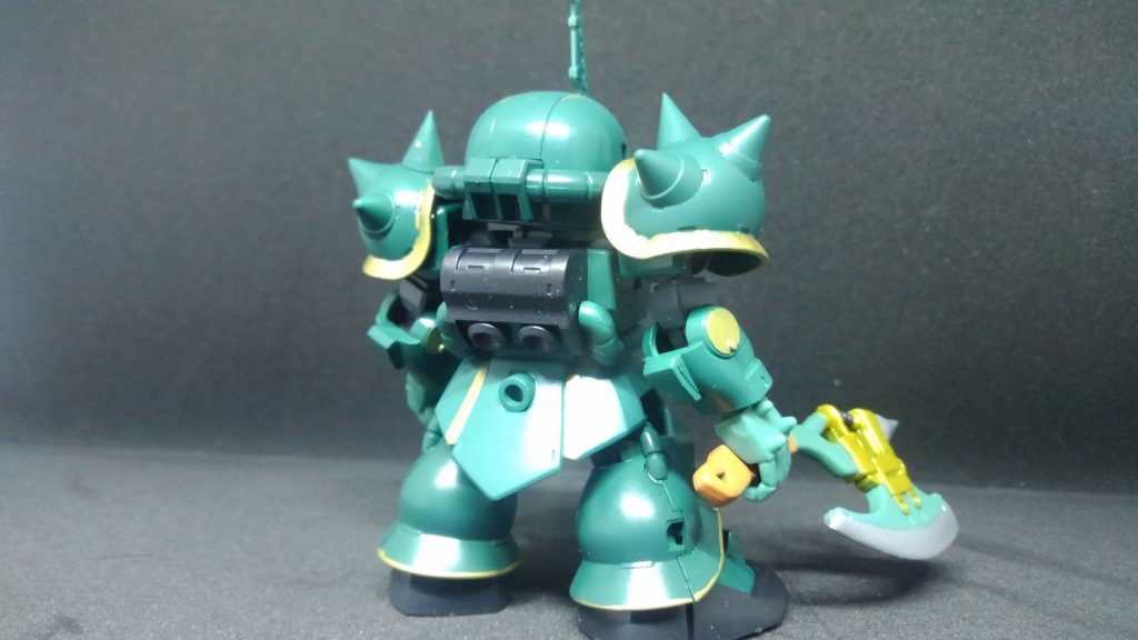 バックショット
肩のスパイクは市販のパーツをつけてあります。