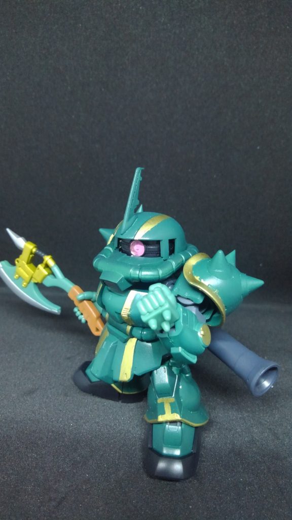 実際にはドズルは銃火器を持たずヒートホークだけで戦場視察（という口実」で出撃していたとか。
なのでこの写真のようにバズーカを持っているのは間違いなのですがいいポーズで撮れたので（笑