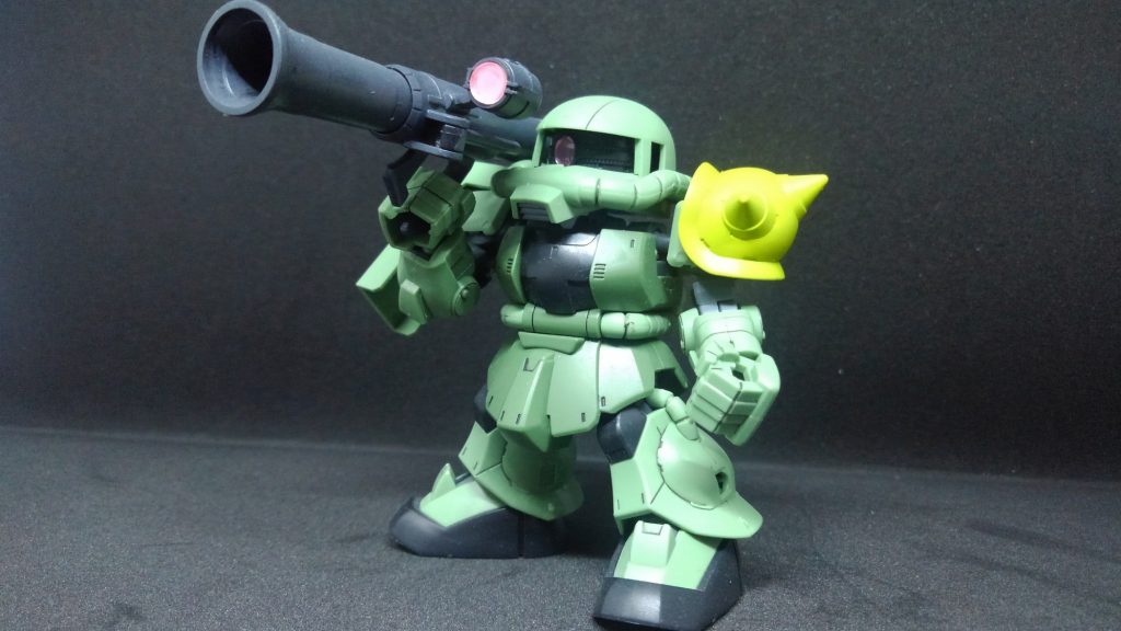 クロスシルエットのザクは武装が豊富でプレイバリューが高いのですが頭のブレードだけないのが残念で･･･
いっそ武装違いで出してくれると嬉しいのですが。