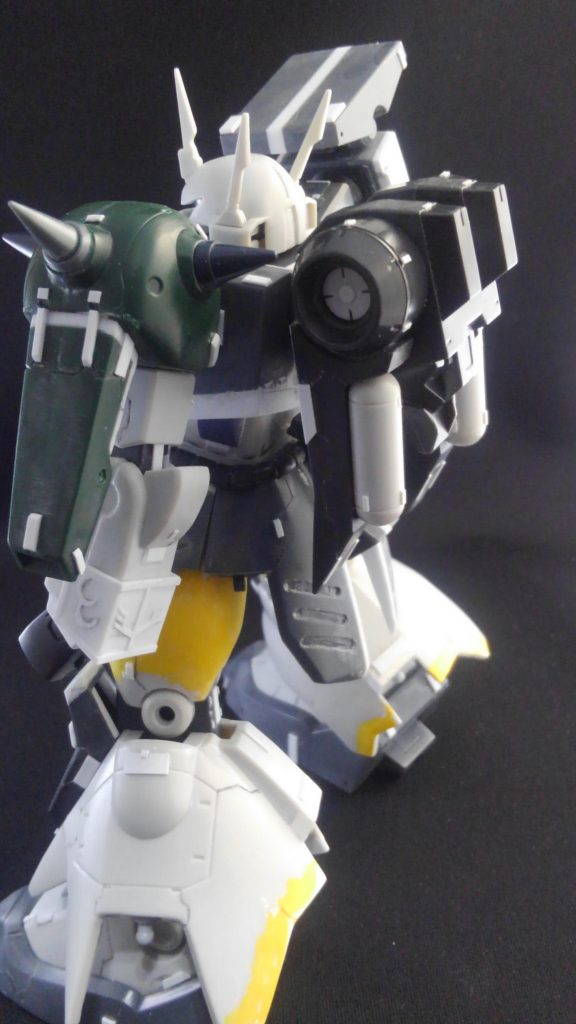 バックパックは参考にする作例がなかったのですが、セイラ氏なら多分こんな感じにするかな、と思いながら私なりにディテールを入れてみました。