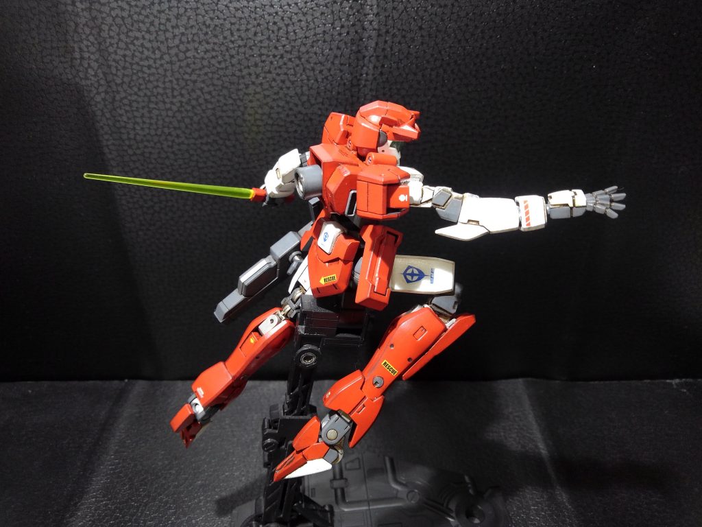 爪先を折り畳むことで、一定時間だが、高速移動が可能に。