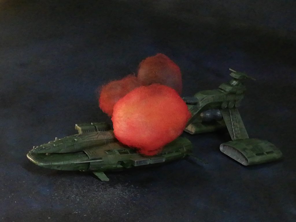 爆炎は綿を丸めてエアブラシで適当に色をつけただけです。