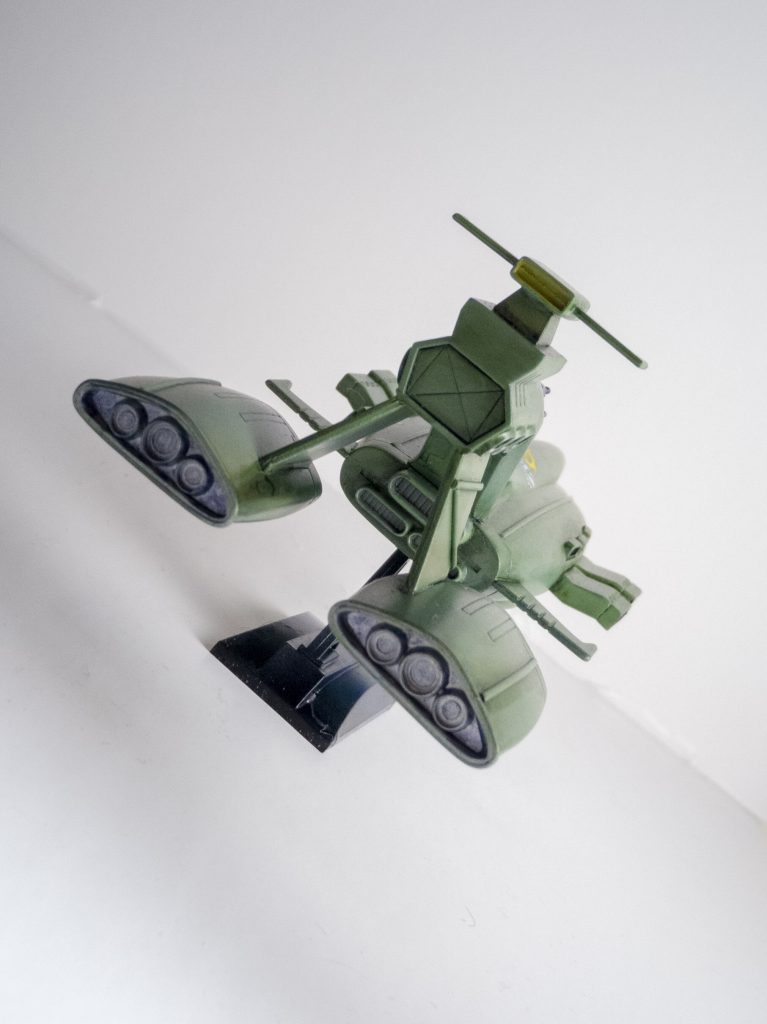 塗装はガンダムマーカーエアブラシとリアルタッチマーカーです。どうしても情報量が少ないのでプラ棒とかデカールを貼ってごまかしてます。