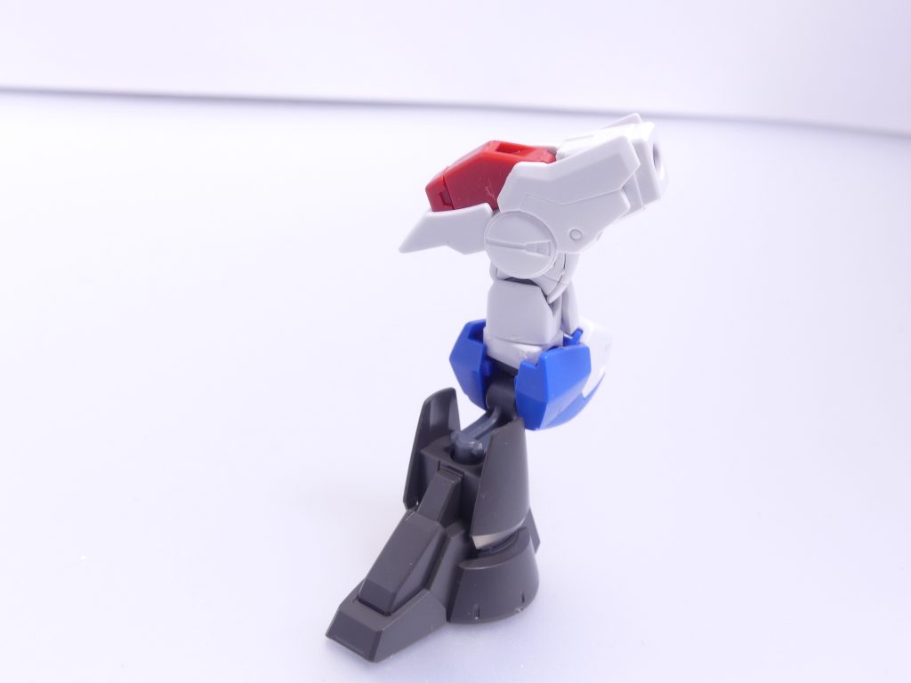 そういえばグレイズフレームの足は昨今ガンプラの一般的な肩ボールと同径だったっけ。工夫すれば「受け」としても使えそう。