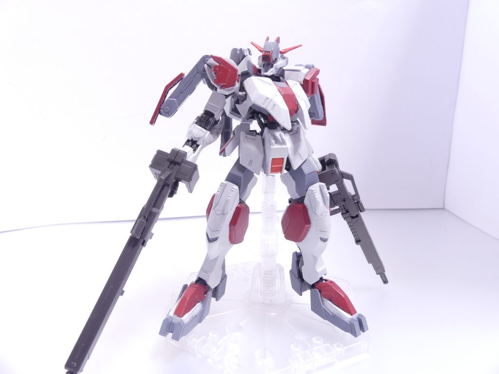 第３５改「再挑戦に向けて」オーガさんへの「再挑戦」、今できることは。「鉄血」武装テストも折り返しを過ぎた。そんな中、相変わらずペリシア近傍で武装テスト中のあたしの頭には、あの人の言葉が去来する。オーガさん。「味がない」って、あの言葉。結論は出つつある。「出つつある」からこそ、今日もあたしはテストをしている。あの人、いつこのディメンジョンにやってくるか解らないし･･･今はまだ「その時」じゃないから。「厄祭戦」では、モビルアーマーに対抗するため７２体の「ガンダム」が作られたらしい。それらの多くは失われたと聞いているけれど･･･ビルダー達が考えるのは「自由」。もちろん、数を増やしちゃってもいい。残っているものも武装などで不完全な部分が多くて･･･少年達はその場にある装甲や武器を奪い、急場をしのぎながら戦っていたらしいわ。幸い、今のあたしにはたくさんの武装がある。一度は壊れたカルメネールも元通りだし、ね。結果的に、あたしがなにを言いたいかというと･･･「もっと自由にカルメネールを戦わせてやりたい」って事よ。