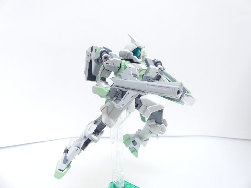 ビームバズーカ:ZZIIの副兵装。本来は肩にマウントされているものを手持ち武装にアレンジ。持ち手が新規で付属。ZIIのクレイ・バズーカよりも小ぶり。