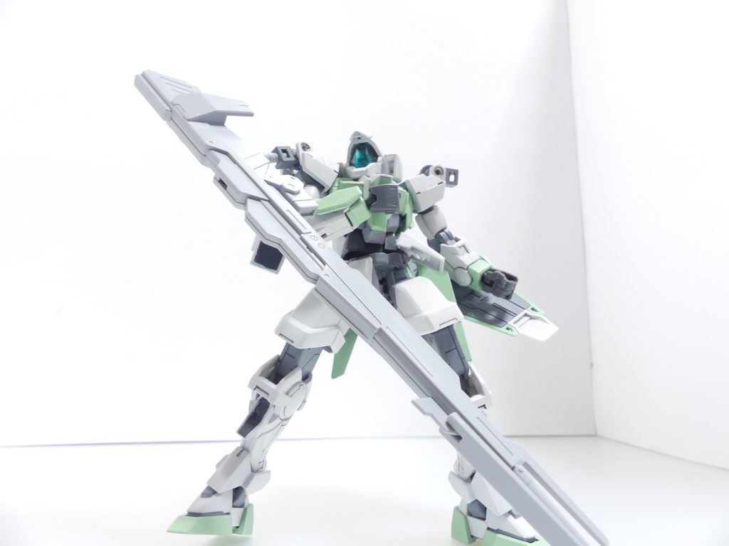 なお、ロングライフルの持ち手軸は「3ミリ軸一本」なので・・・ジョイントにもはめられます。こちらの方が機体によっては使いやすくなるかも。【次回予告予定】ロンメル隊長の力が再び必要になりそうなので。ティルトローターパック。時間次第ですが(来月はもっと忙しくなりそうなのだけれど)・・・久々の「ガンプラビギナーズガイド」もできたら・・・