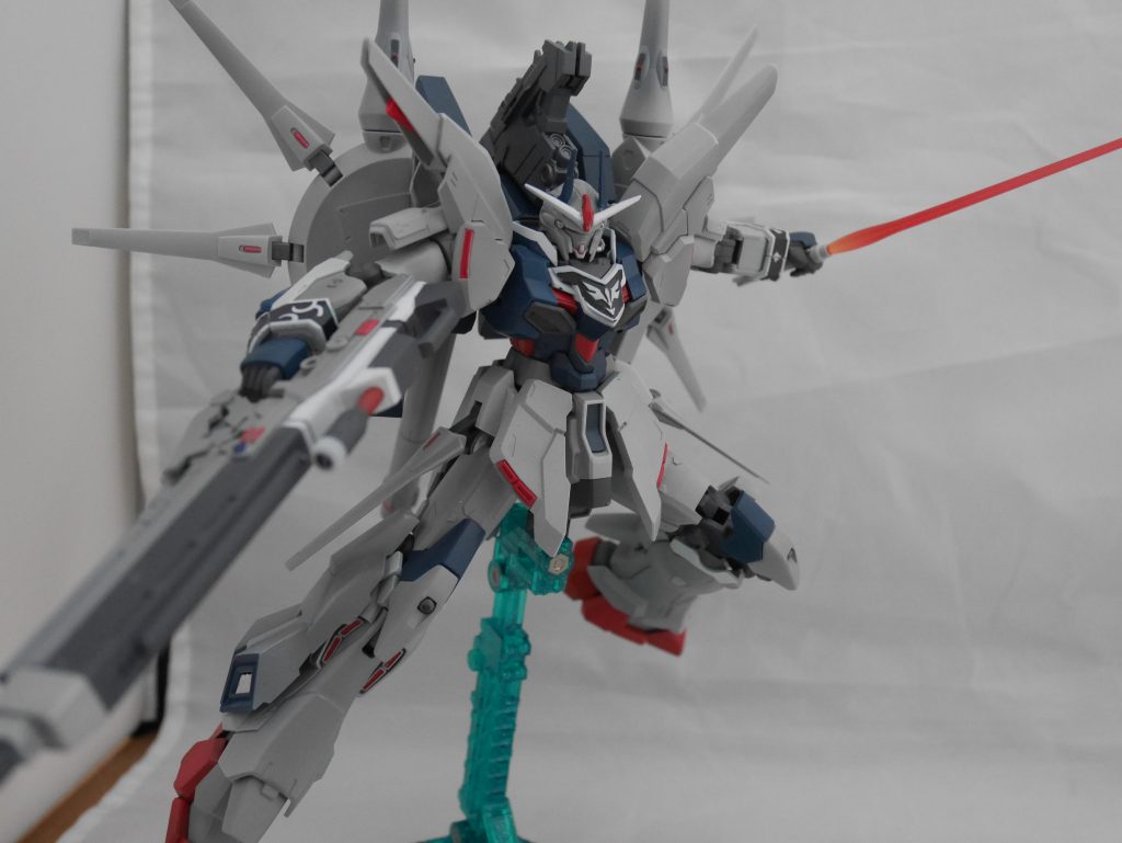 バックパックについてですが、
スタインのバックパックには3ミリ穴を確保できる作りになっているため、
そこに各ビルダーズパーツに付属しているジョイント差し込んでいます。
レジェンドのパックには内部に真鍮線を通した簡単改造です。