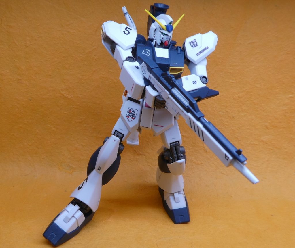 改めて素敵なキットです。背景紙はなぜか和紙なのです。