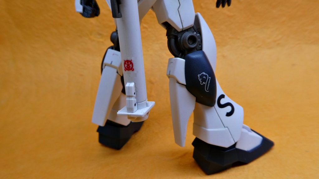 バズーカと脚部にワンポイントおしゃれ。