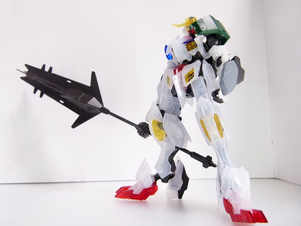 幻の最終決戦仕様：ガンダム・バルバトスルプスレクスの幻の改修プラン。左肩部にレギンレイズのアーマーを直付け、左前腕をガンダム・バルバトス（第１形態）のものに戻している。何故この形態が存在するのか全く解っていない武装群。「採用されなかった改修プランをプラモデルで再現」と箱で既に銘打っているあたりも謎が残ります。「ガンダムトライエイジ」では一度この姿でカード化されたこともありましたが。