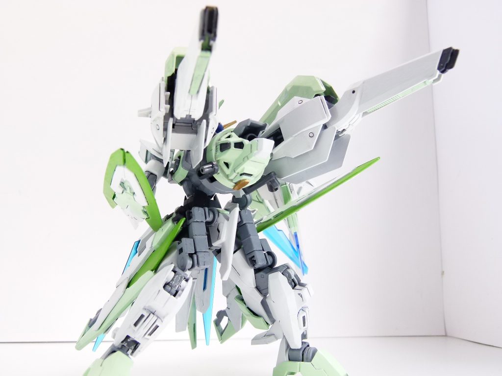 バスターモード：ガンダムモードから後ろを向き、下半身を変形させた砲撃形態。ブースター部のＧＮビームキャノン、ブースター中央部のＧＮトレミーバスターキャノンを主武装とする。リボーンズキャノン形態。ＡＧＥ－２の足を鳥足っぽく変形させながら。