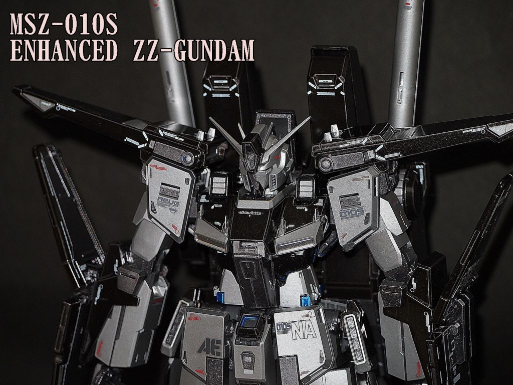 写真はモノトーンではありません。シルバーとブラックで重厚感も増しました