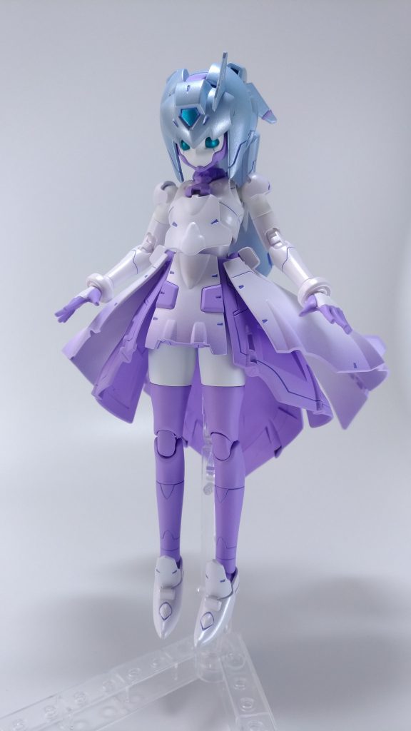 紫はガイアのラベンダー。スカートにグラデーションしてみました。靴は白へ。