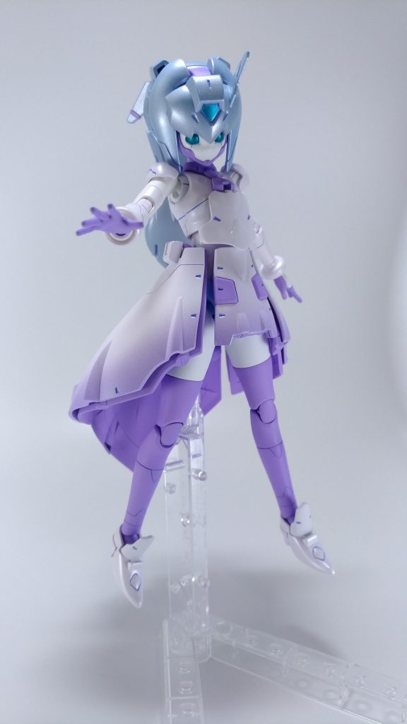 肌相当の白パーツと紫は艶消しに。服相当の白パーツはホワイトパール吹きっぱなし。髪は一応クリアー吹いてます。