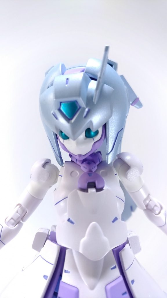 頭部はみずいろに薄くシルバーを吹いてみたのですが、曇っただけのような感じに…。