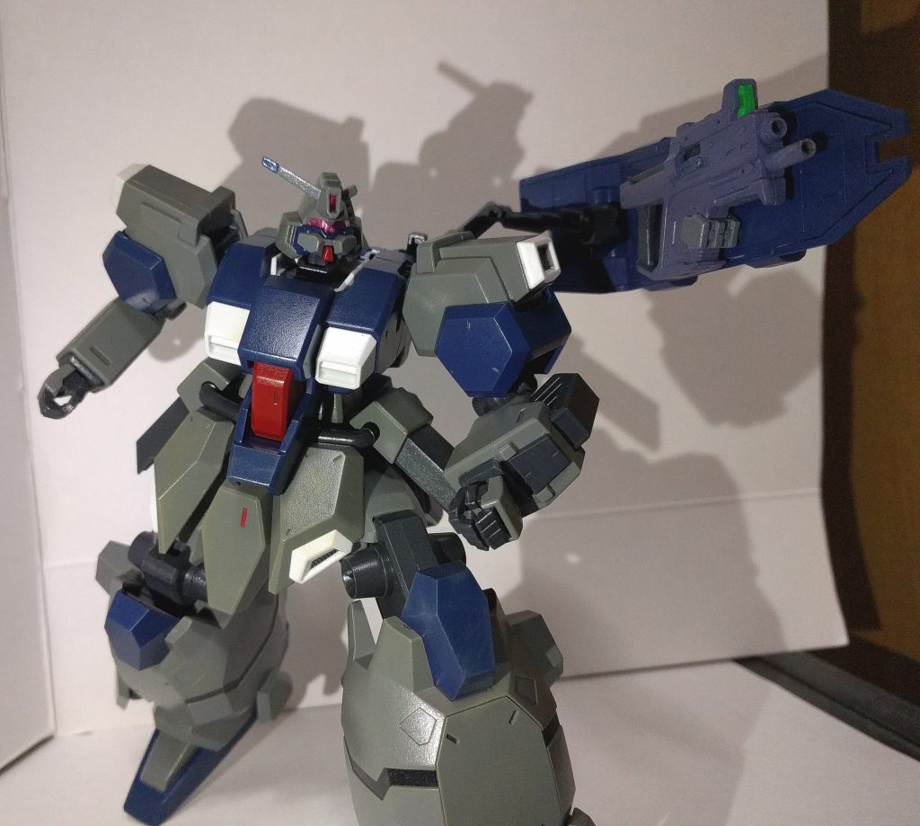 また、シールド収納時にも使用出来る機能的な物をイメージした取り付け位置とも言えます