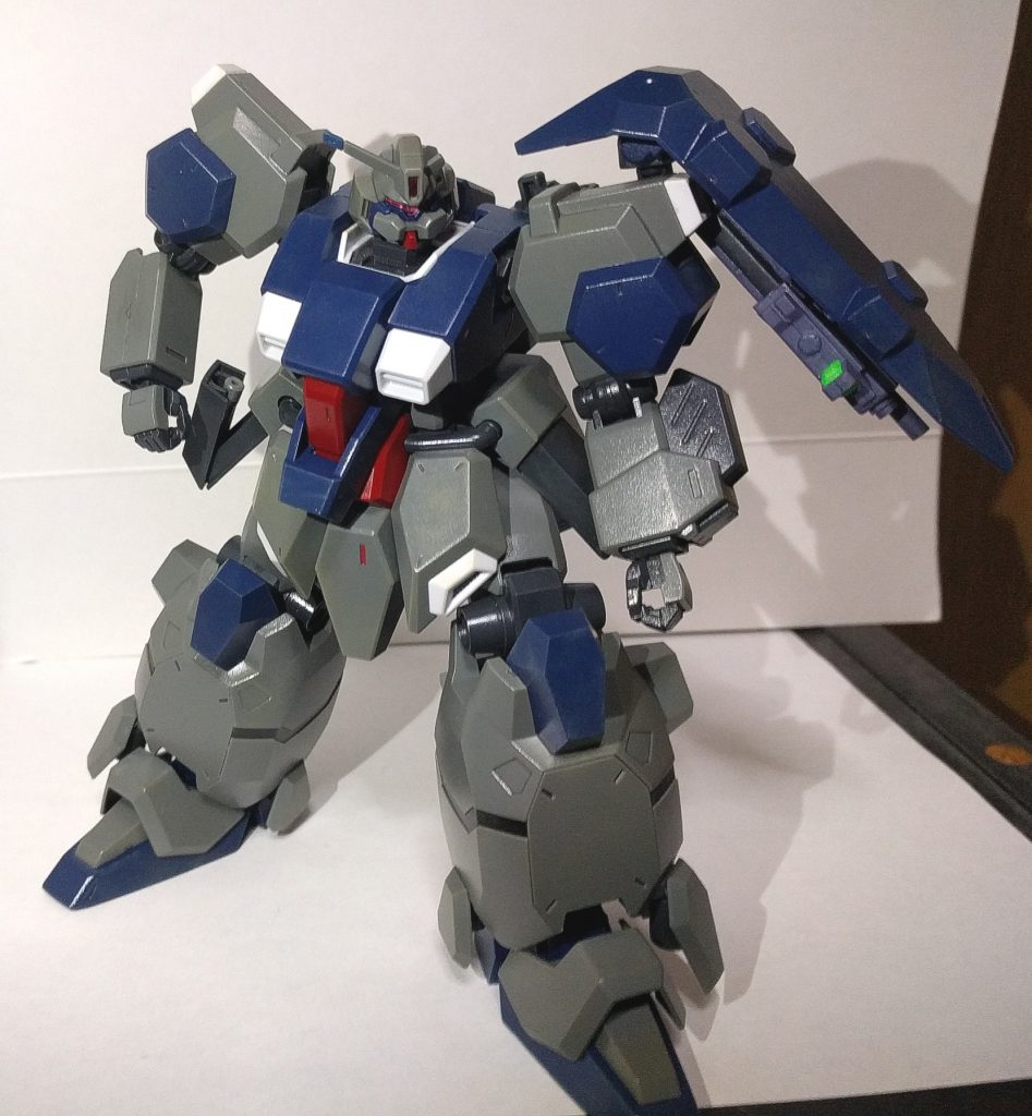 また、サーベルの柄をアーマーに収納する事も出来ます