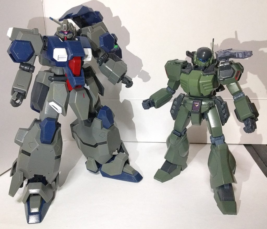 因みに、従来機のジェガンと比較するとこんな感じ
ジェガンと比べると重装甲なだけでは無く全体的にかなり大きいMSなのが良く分かります