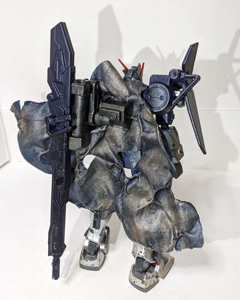 「こちらが…あのユウシャさんの愛機、SダガーSでございます！ 魔王様への愛と忠誠心を誓い、作り上げた究極かつ最強の機体だそうです！ 特に…この幾重にも傷付いたこの装甲！ これはどれだけ辛く苦しい戦いにおいても魔王様への為ならば闘い抜くという想いを具現化した表現でして…（長すぎるので割愛」（解説好きな闇のドラゴンより）

全体的にダメージ加工をして仕上げてみました、多少雑な所があったりしますがこれはこれで気に入ってます