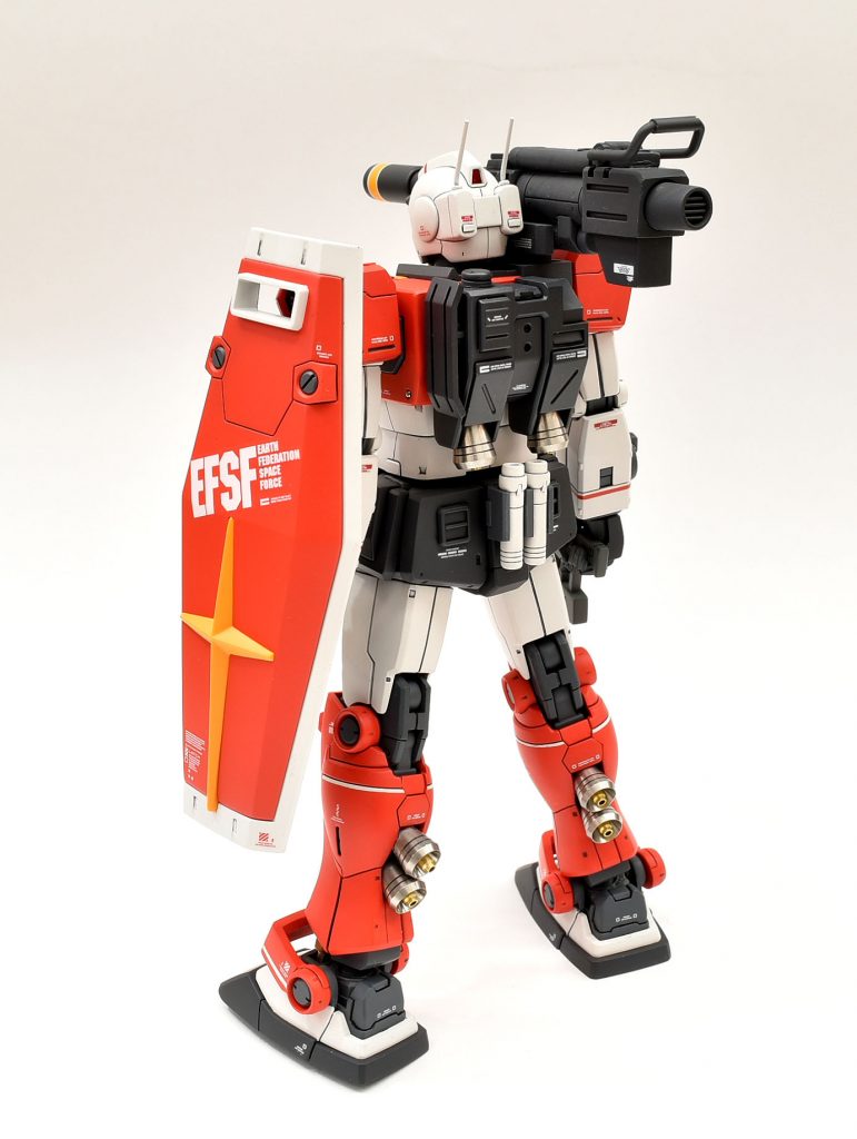 腰の穴が気になったのでビームサーベルを取り付けました。