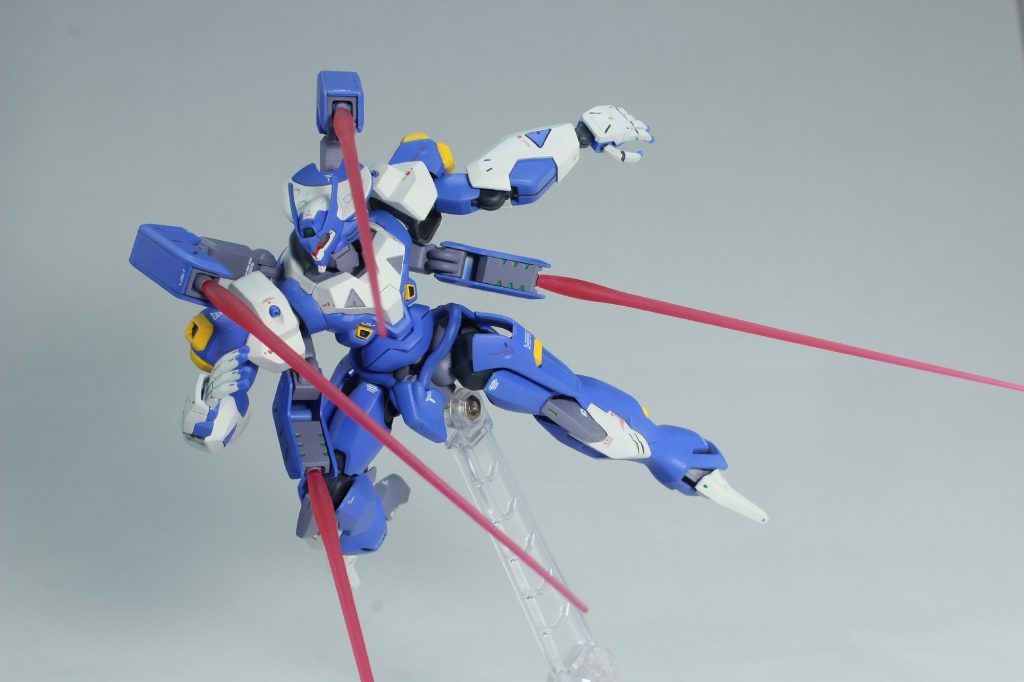 ステップ回避!
下半身はただのスラスター&着陸脚って感じ。