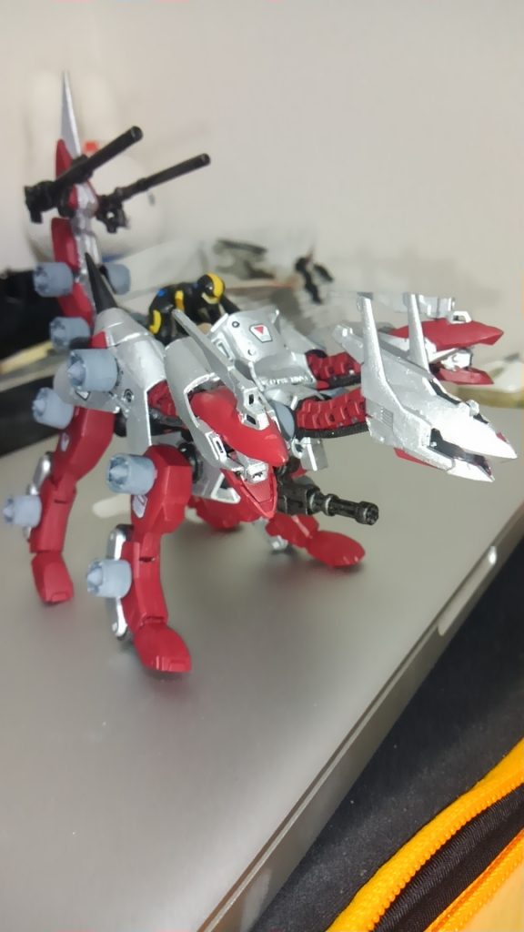 ゼネバス帝国カラーです(・∀・)
ライダーとキャップはいま展開中のゾイドワイルドシリーズのものを使ってます。