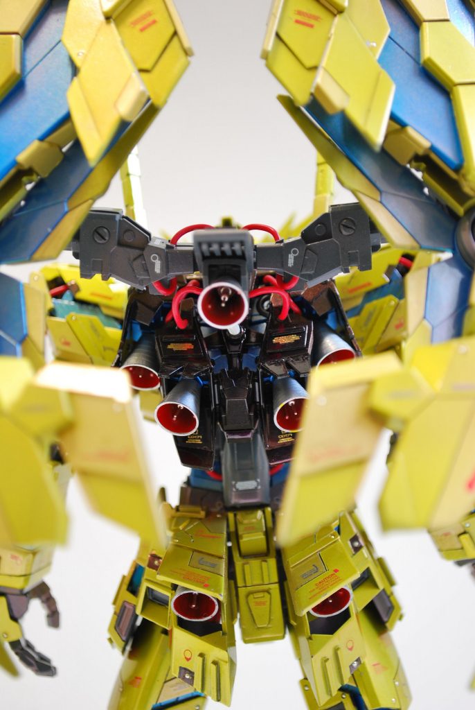 見にくいですが、色々と動力パイプを仕込んであります。