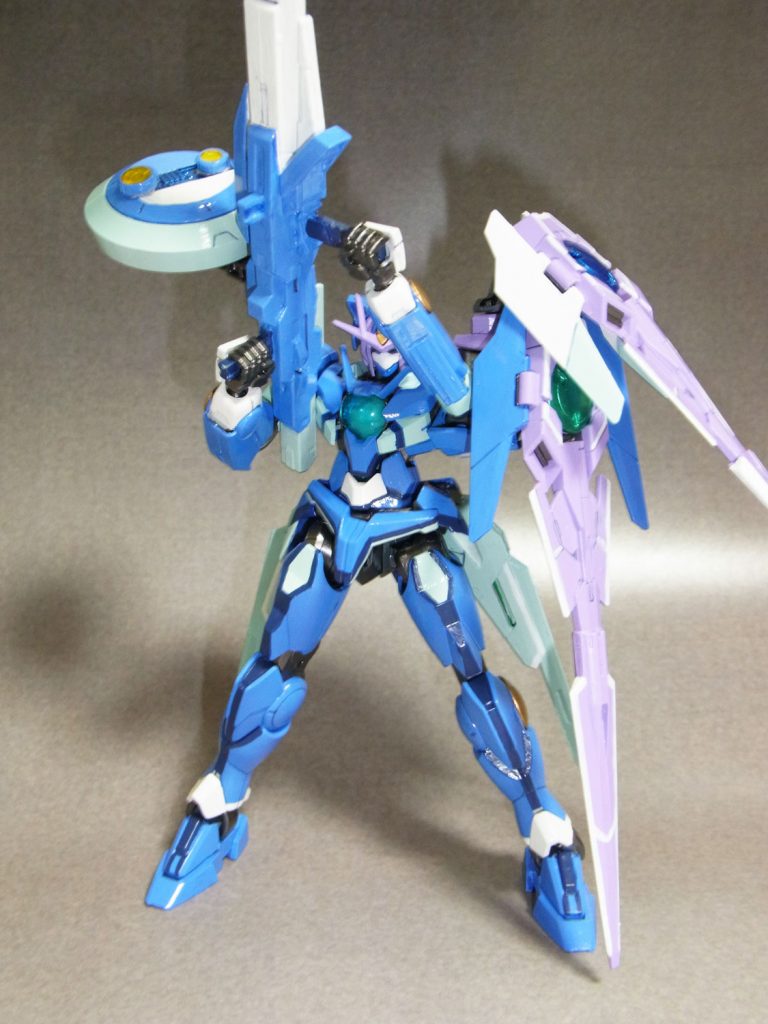 身長を超える大型ロングGNスマートガンは24センチュリーウェポンズを切り貼りして延長、レドームも射撃時と懸架時で方向が変えられます