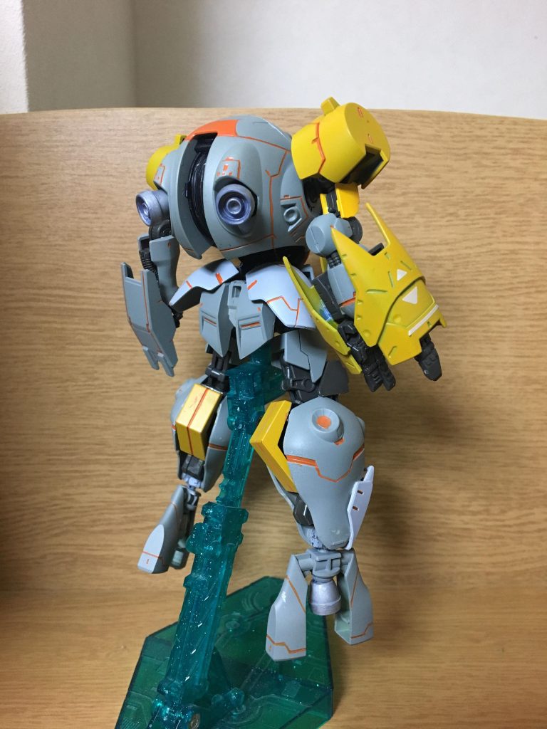 ベースになったマン・ロディと比べかなり大型になっている。これは次世代機開発に向けて百里や百錬は勿論、様々なMSのデータを検証していたためである。本機では何機か用意された他のテスト機に比べガンダムフレームのデータが多く使用されており、一部フレームの構造がそれと共通のものになっている。