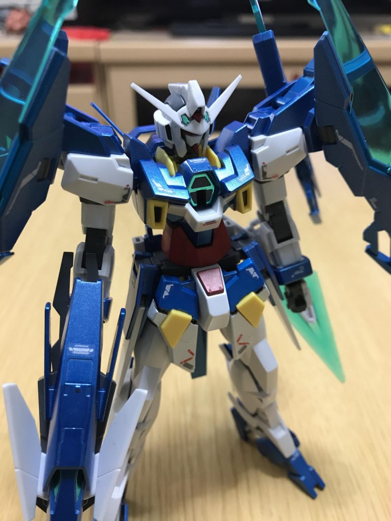 バストアップ。頭の緑は付属のシールの余白を切って貼ってます。雑なのがバレる(＞人＜;)耳？のダクトは胸のダクトのシールを無理矢理ねじ込みました。